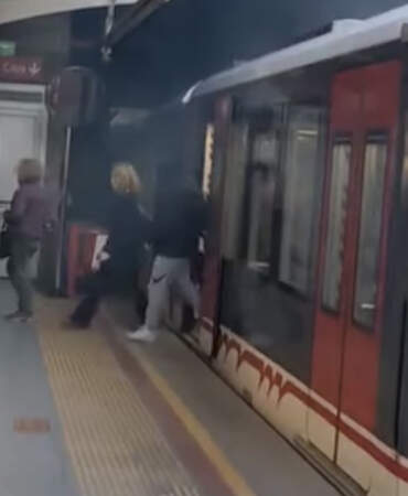 İzmir’de Korkutan Olay! Metro Raydan Çıktı