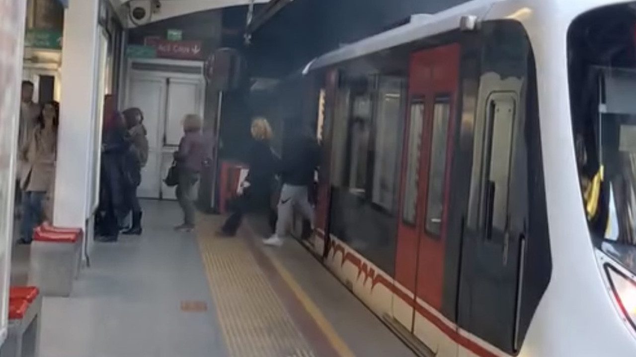 İzmir’de Korkutan Olay! Metro Raydan Çıktı