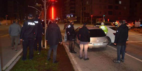 Kaçış Kovalamacası Kötü Bitti! Dur İhtarına Uymadı, Olmayacak Kişiye Çarptı