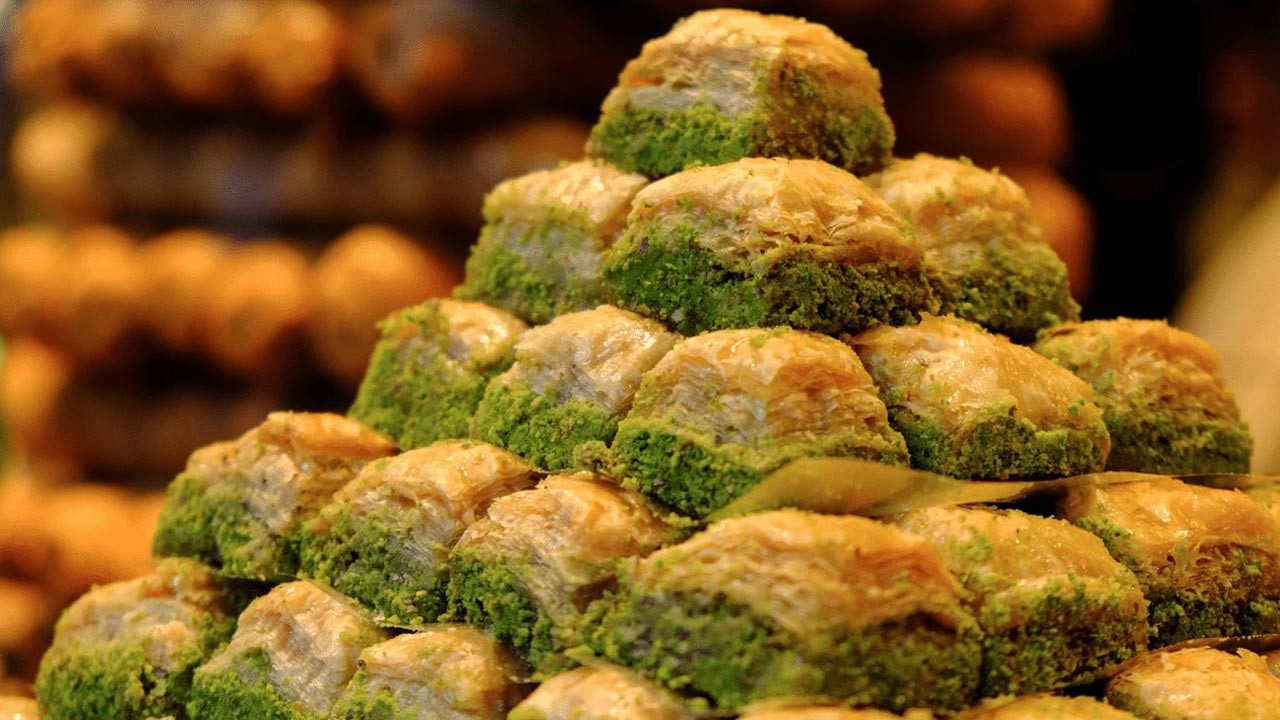 Lezzetin Kalbi Gaziantep’te Atıyor! Türkiye’nin Gururu Baklava! Tülden İnce Hamuru ile UNESCO’dan Tescilli Lezzet