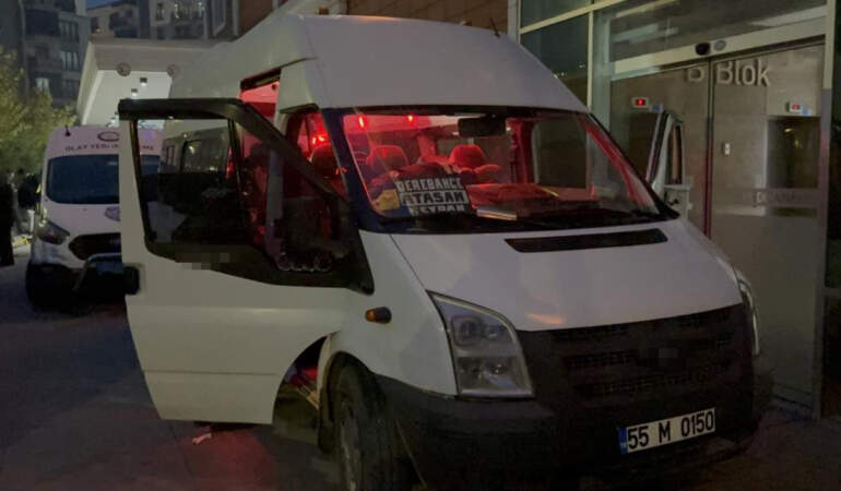 Minibüse Silahlı Saldırı! Sürücü Yaralandı