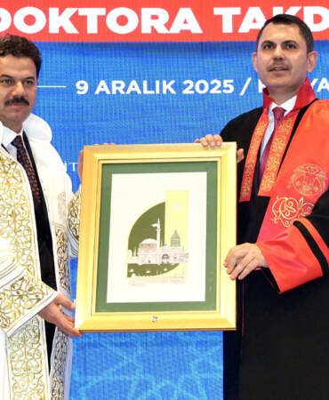 Murat Kurum’a Mezun Olduğu Selçuk Üniversitesi’nden Büyük Onur: ‘Göğsümde Bir Madalya Gibi Şerefle Taşıyacağım’