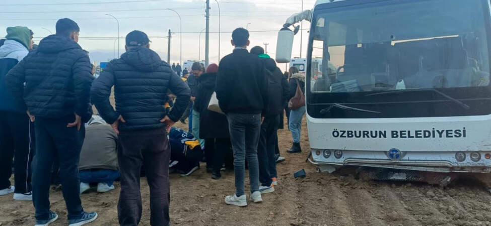 Afyonkarahisar’da Öğrenci Servisi Kaza Yaptı: Çok Sayıda Yaralı Var!