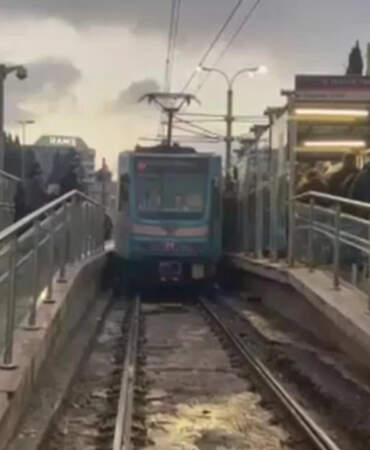 Topkapı’da Tramvay Raydan Çıktı: Yolcular Tahliye Edildi