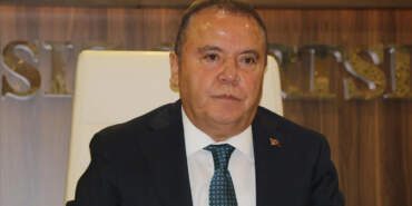 Tutuklu Antalya Büyükşehir Belediye Başkanı Muhittin Böcek Hastaneye Kaldırıldı