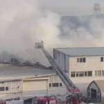 Tuzla’da Fabrika Cayır Cayır Yandı! Alevler Bir Anda Tesisin Tamamını Sardı