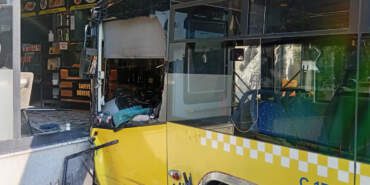 Üsküdar’da İETT Otobüsü Börekçiye Daldı! Yaralılar Var