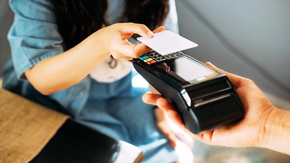 Prof. Dr. Eğilmez’den çarpıcı analiz: Orta sınıf kaybolmadı, bir alt sınıfa düştü