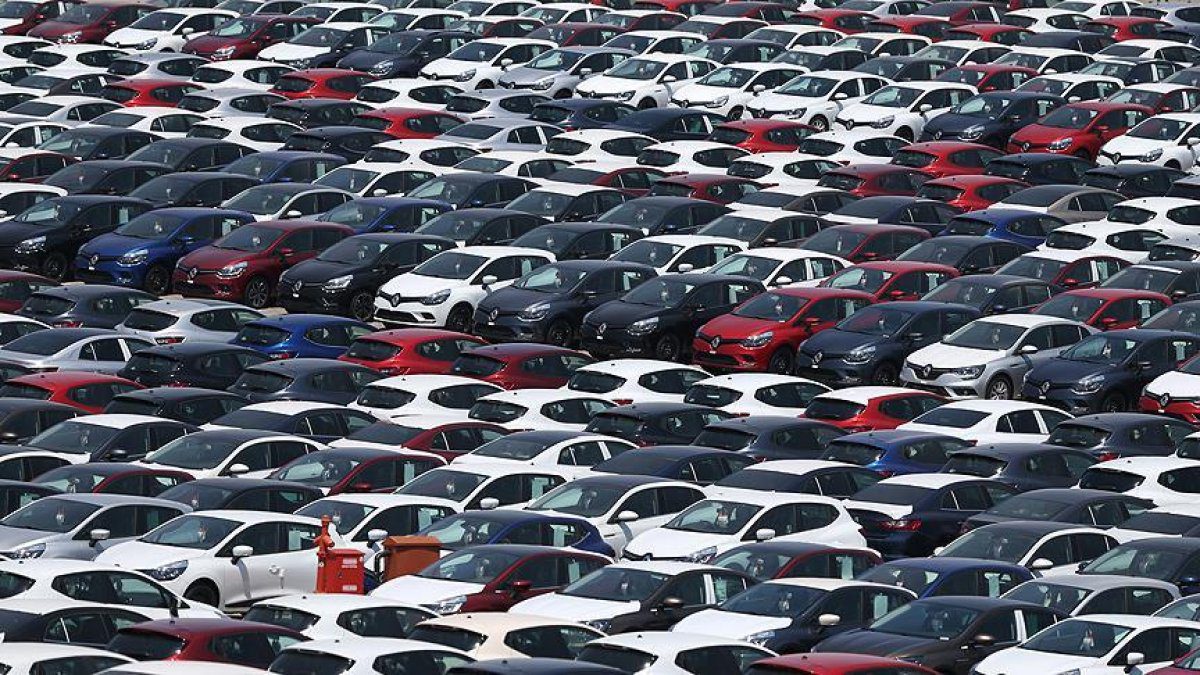 Otomobil piyasasında rüzgar tersine döndü: Fiyatlar eridi araçlar elde kaldı