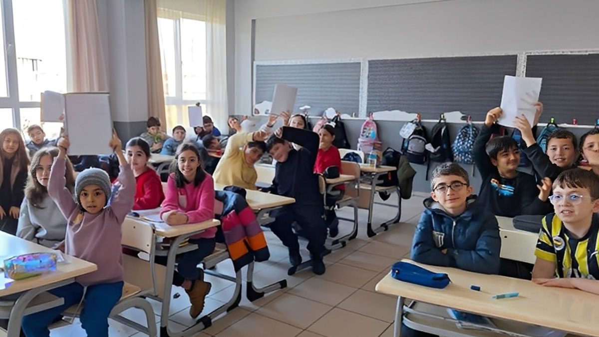 Okullarda ara tatil olmayacak mı? Kasım mart ara tatil kalkıyor mu? Okul ara tatil bitiyor mu?