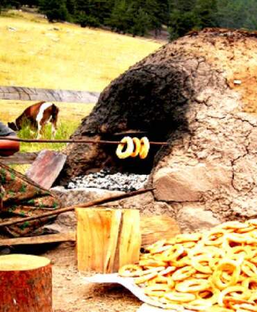 Kış sofralarının olmazsa olması oluyor, imece usulü yapılıyor! Kürül yapımı için kollar sıvandı