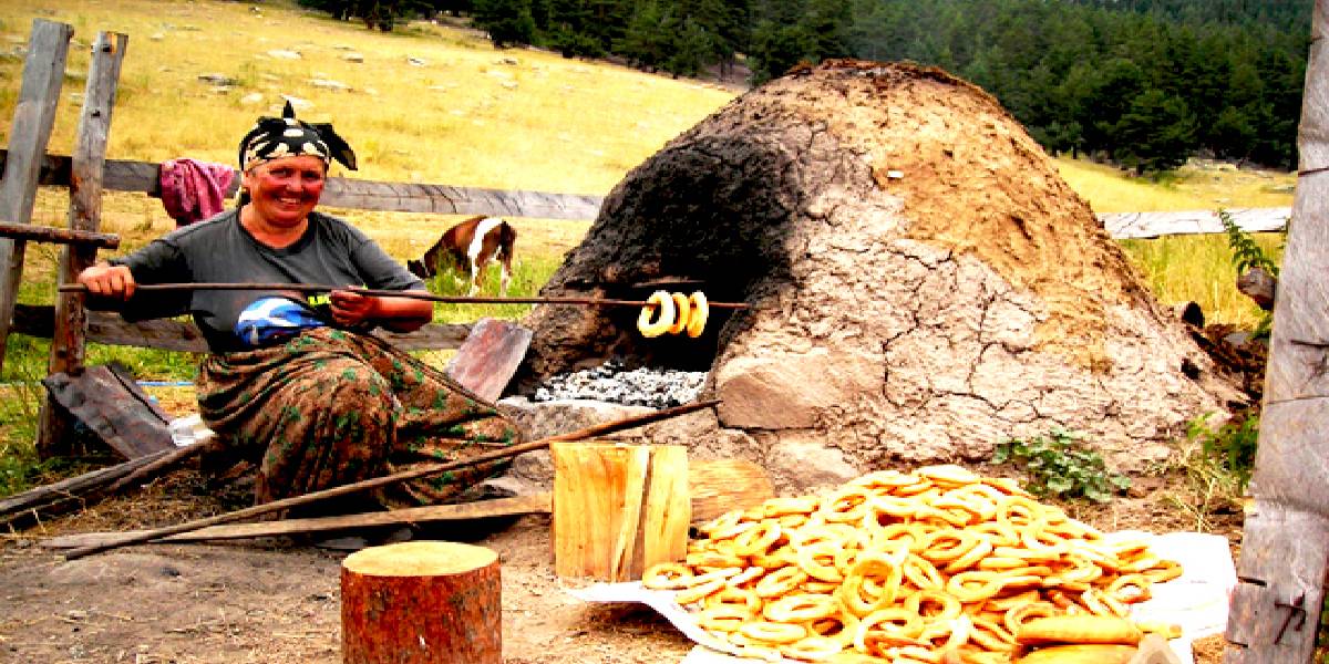 Kış sofralarının olmazsa olması oluyor, imece usulü yapılıyor! Kürül yapımı için kollar sıvandı