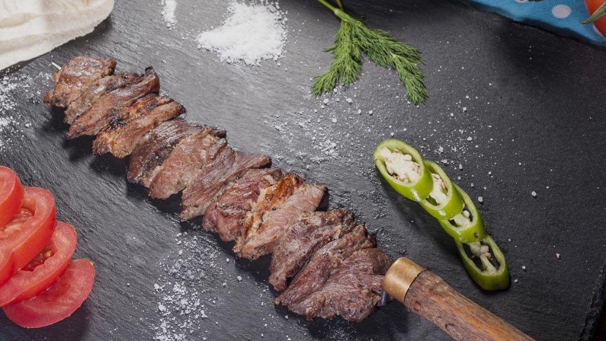 “Dünyanın En İyi 100 Yemeği” içine girdi, Türkiye’yi temsil etti! Cağ kebabı nasıl yapılır? Cağ kebabı nerenin yemeği?