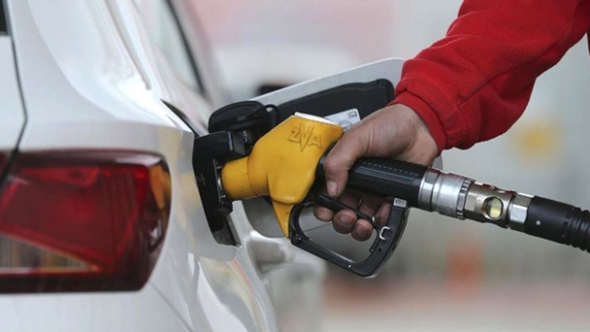 Motorine indirim geldi: Akaryakıt fiyatları tabelaya yansıdı