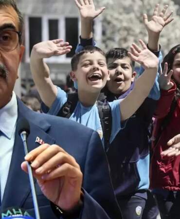 Bakan Tekin ilk sinyali verdi: Ara tatil kalkıyor mu?