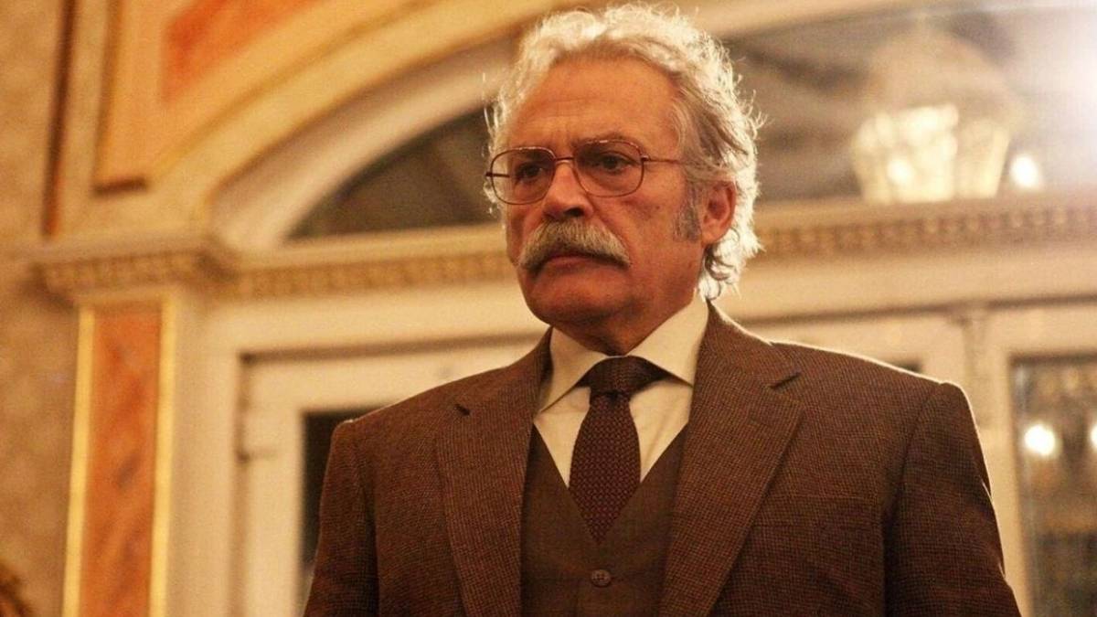 Haluk Bilginer’den elini öpmeye çalışan hayranına nasihat: Baban hariç kimsenin elini öpme
