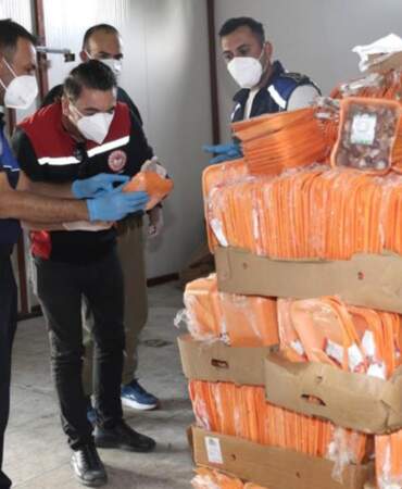 Gıda denetimlerinde peş peşe ceza! Antalya’da 2 işletme mühürlendi: 25 ton tarihi geçmiş tavuk ele geçirildi