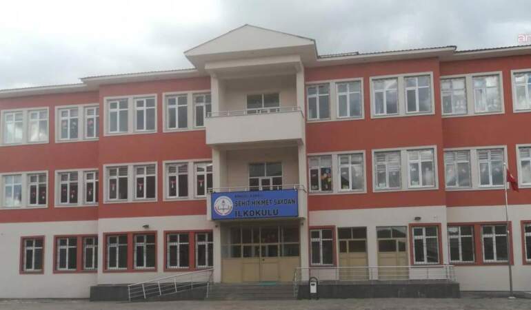 Bingöl’de iki okulda 120 öğrenci gıda zehirlenmesi şüphesiyle hastaneye kaldırıldı: Valilikten açıklama