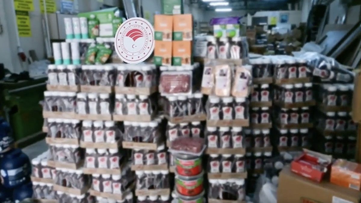 İzmir’de 30 ton tarihi geçmiş gıda ürününe el konuldu