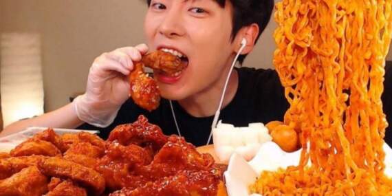 Stres, yalnızlık ve yasaklı haz: Mukbang videoları neden bu kadar popüler?
