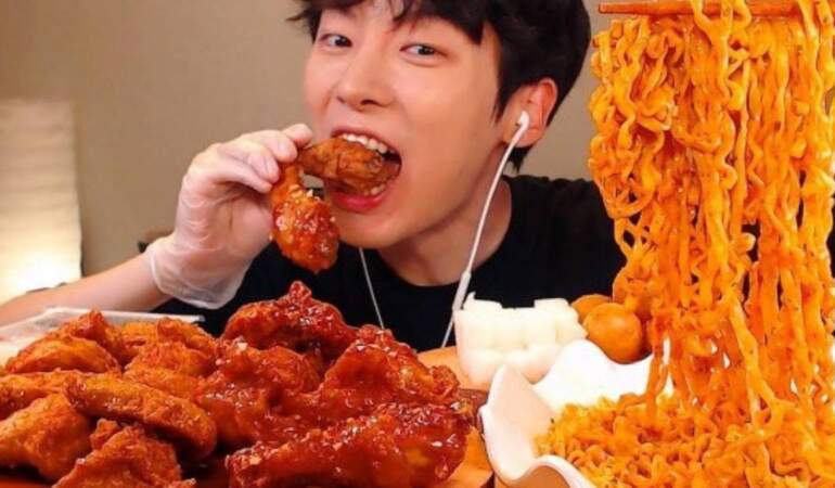 Stres, yalnızlık ve yasaklı haz: Mukbang videoları neden bu kadar popüler?
