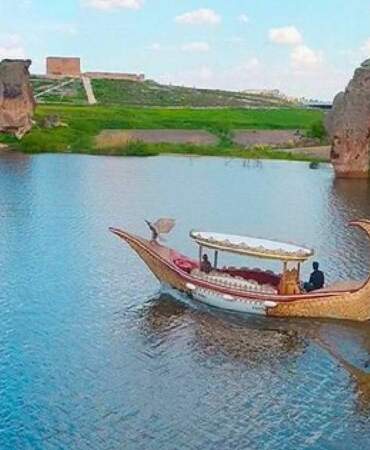 Türkiye’nin en eski yerleşimlerinden! Binlerce yıllık kaya evleri ve peri bacaları… Ama burası Kapadokya değil!