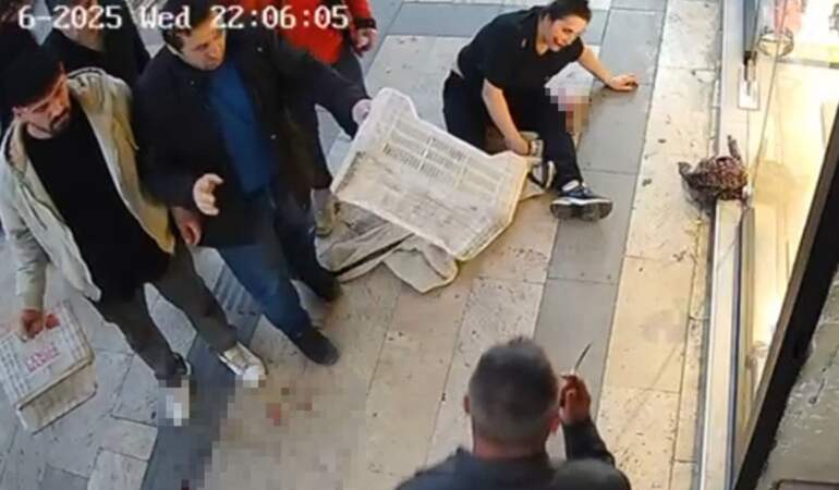 Boşanma aşamasındaki karısını bıçaklamaya çalıştı! Kadına yönelik bıçaklı saldırıyı esnaf, meyve kasalarıyla püskürttü