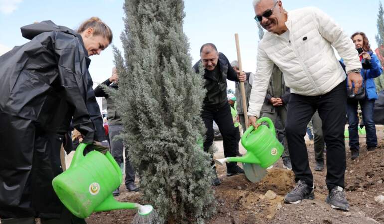 ALJ Türkiye, İzmir’de 310 bin fidan dikimi gerçekleştirdi