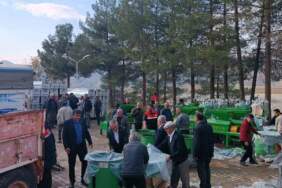 Çiftçilere büyük destek! Hem ekipman hem de makine desteğiyle rahat nefes aldılar