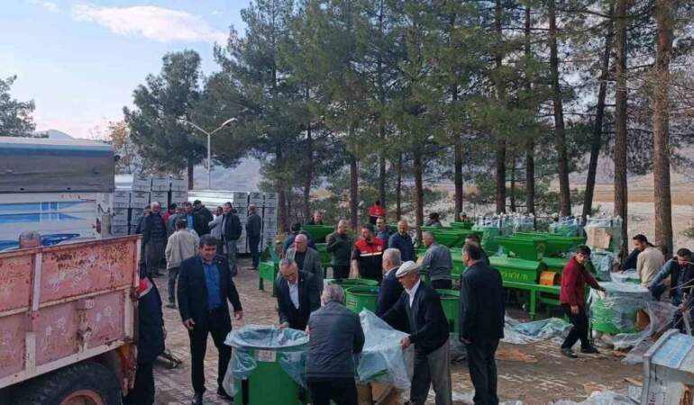 Çiftçilere büyük destek! Hem ekipman hem de makine desteğiyle rahat nefes aldılar