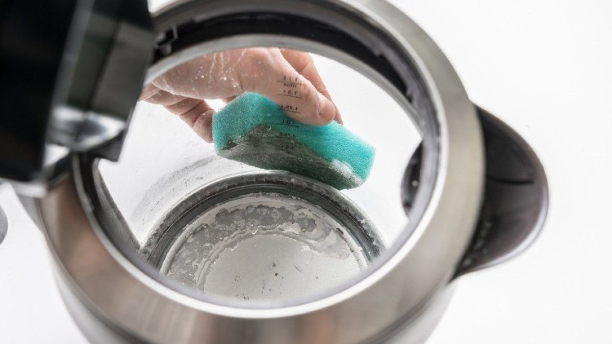 Çaydanlık ve çaycılardaki inatçı kireci çözmenin en pratik ve doğal yolu