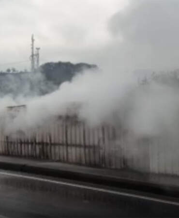 Arnavutköy’de tamirhanede yangın! İtfaiye ekipleri müdahale etti