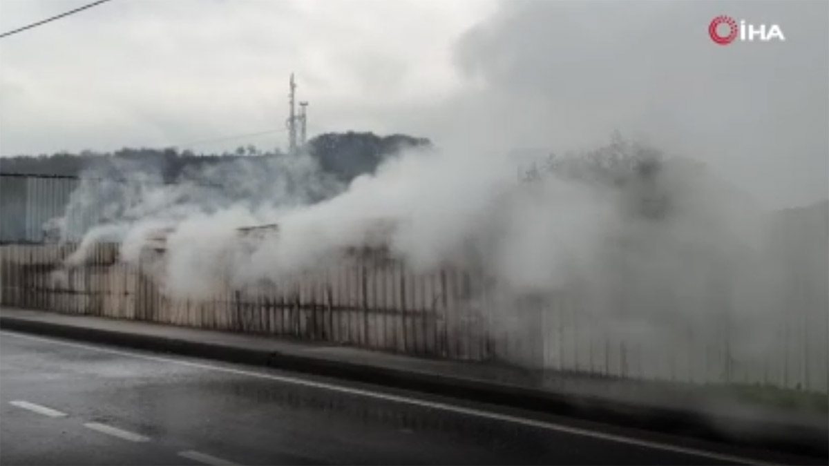 Arnavutköy’de tamirhanede yangın! İtfaiye ekipleri müdahale etti