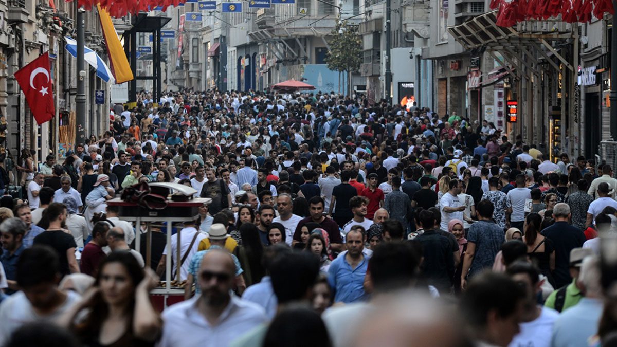 TÜİK rakamları ürküten gerçeği göz önüne serdi: Nüfusta tehlikeli eşik aşıldı