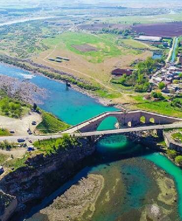 Dünyanın en eski taş köprüsü! Türkiye’de yer alıyor, ölmeden önce görülmesi gereken yerler listesine yerleşiyor