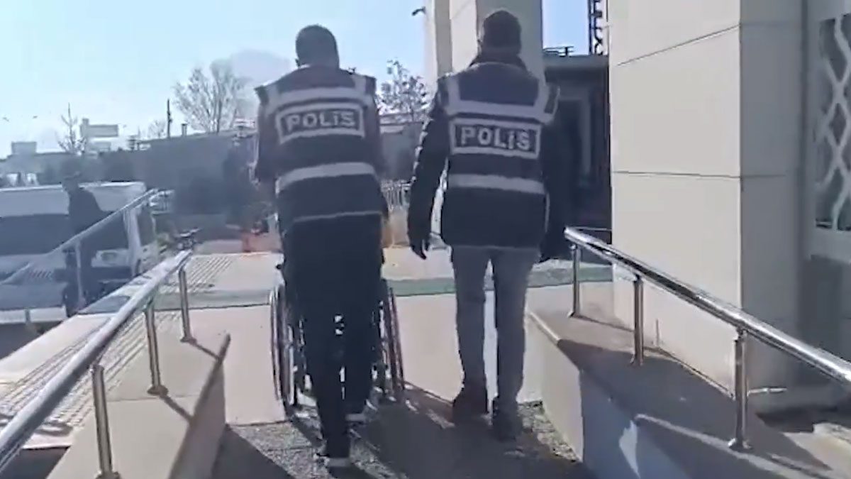 İçişleri Bakanı Yerlikaya: Canlı yayında kadına şiddet uygulayan B.S. yakalandı