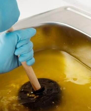 Tıkanan lavabo nasıl açılır? Kimyasallara boşuna para harcamayın: Evdeki tek malzeme şipşak açıyor