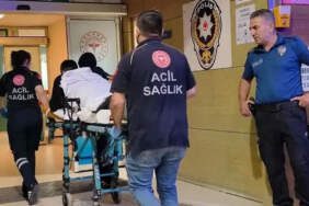 Esenler’de korku dolu anlar: ATM’ye sinirlendi bankanın güvenlik görevlisini bıçakladı