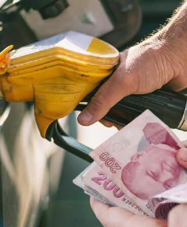 Akaryakıt fiyatları değişti mi? Benzine zam geldi mi? 3 Aralık güncel akaryakıt fiyatları