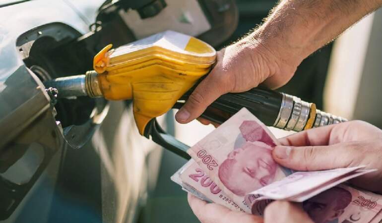 Akaryakıt fiyatları değişti mi? Benzine zam geldi mi? 3 Aralık güncel akaryakıt fiyatları