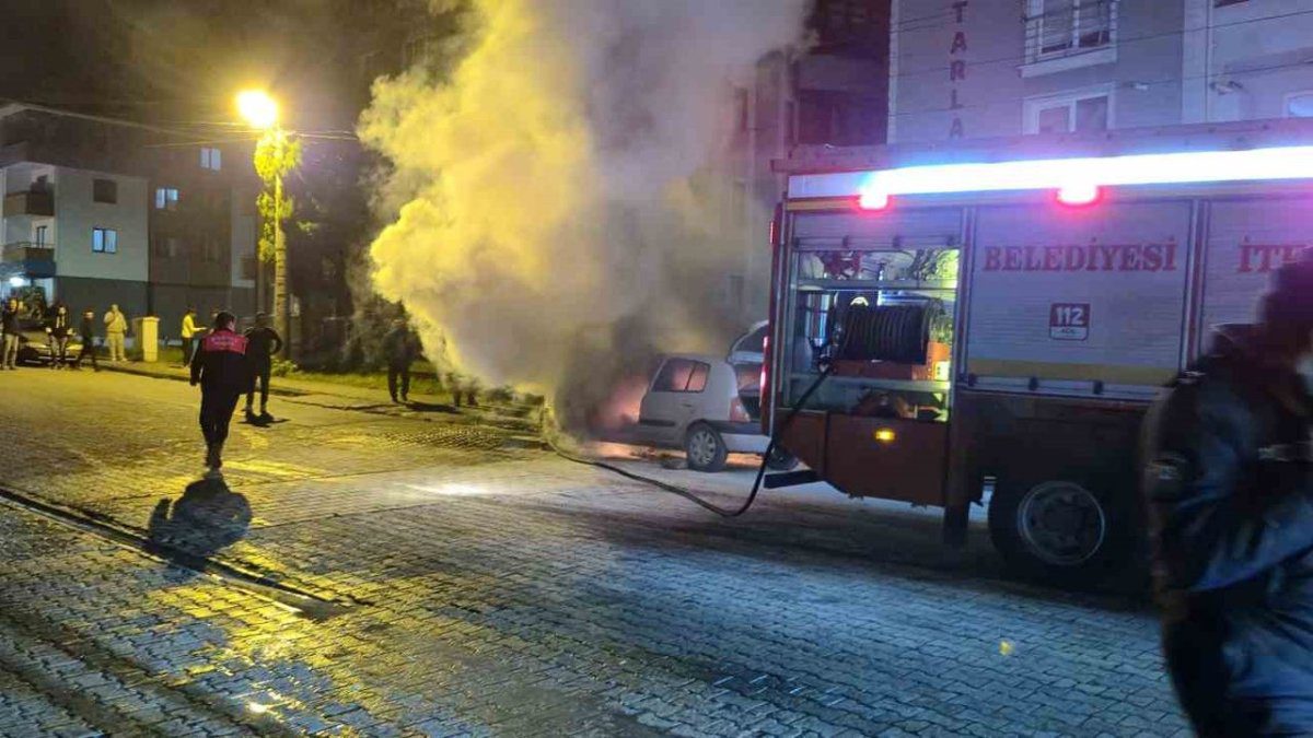 Arabayı çalıştıran sürücü şaşkına döndü! Marşa bastığı anda otomobilde yangın çıktı
