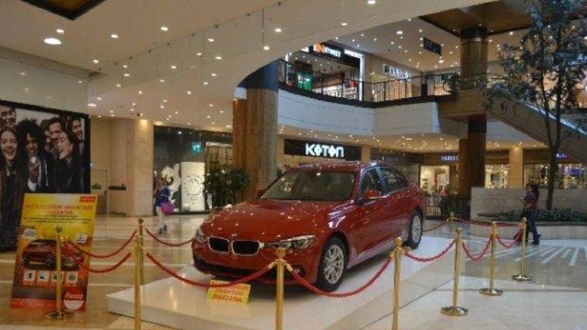 Herkesin merak ettiği soru yanıt buldu: Arabalar AVM içine nasıl giriyor? Sosyal medya buna da açıklık getirdi!