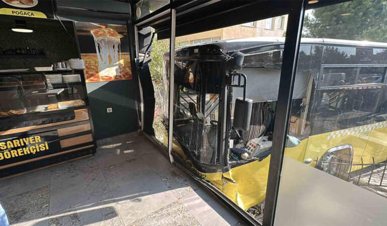 Üsküdar’da feci kaza! İETT otobüsü börekçiye girdi: Yaralılar var