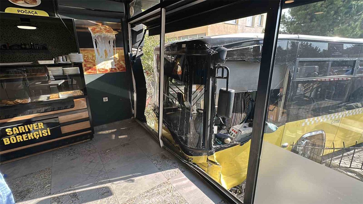 Üsküdar’da feci kaza! İETT otobüsü börekçiye girdi: Yaralılar var