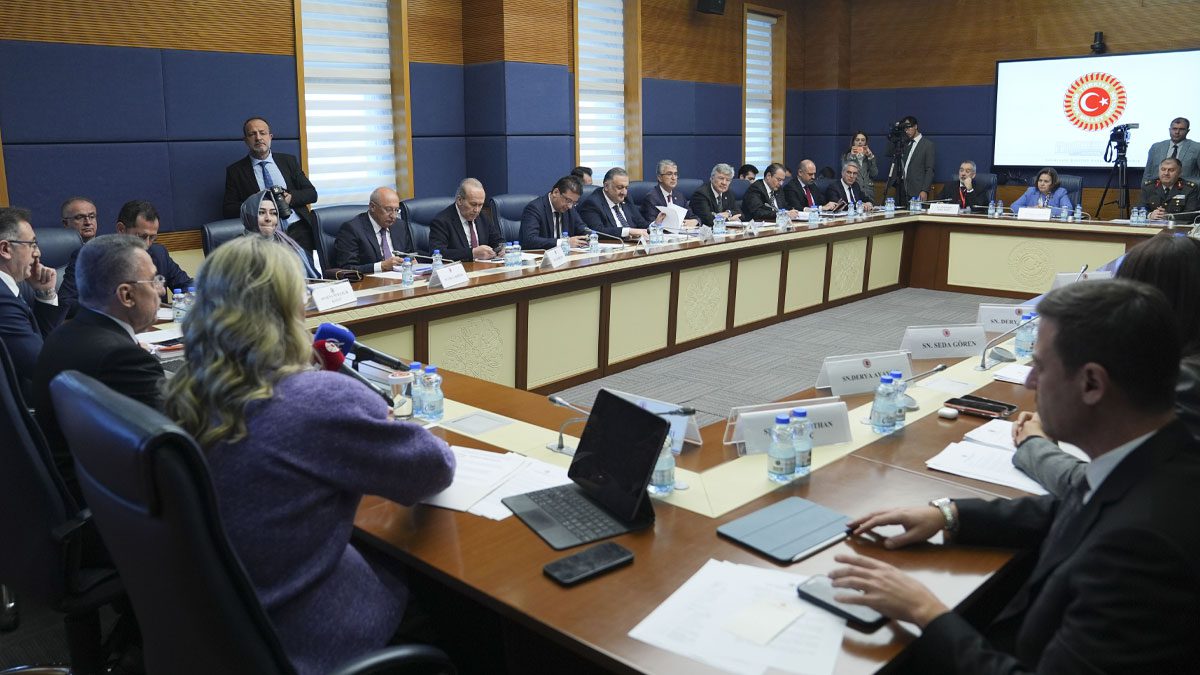 Fuat Oktay: Çatışmaların ülkemizin münhasır ekonomik bölgesine sıçraması kabul edilemez