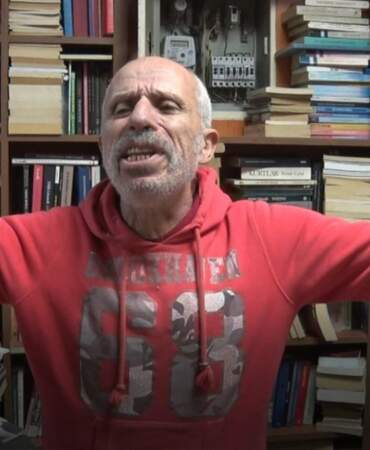 ‘Kitap okumak cahilliktir’ cümlesi ortalığı karıştırmıştı: Sosyal medyayı sallayan sahafın paylaşımı skeç çıktı!