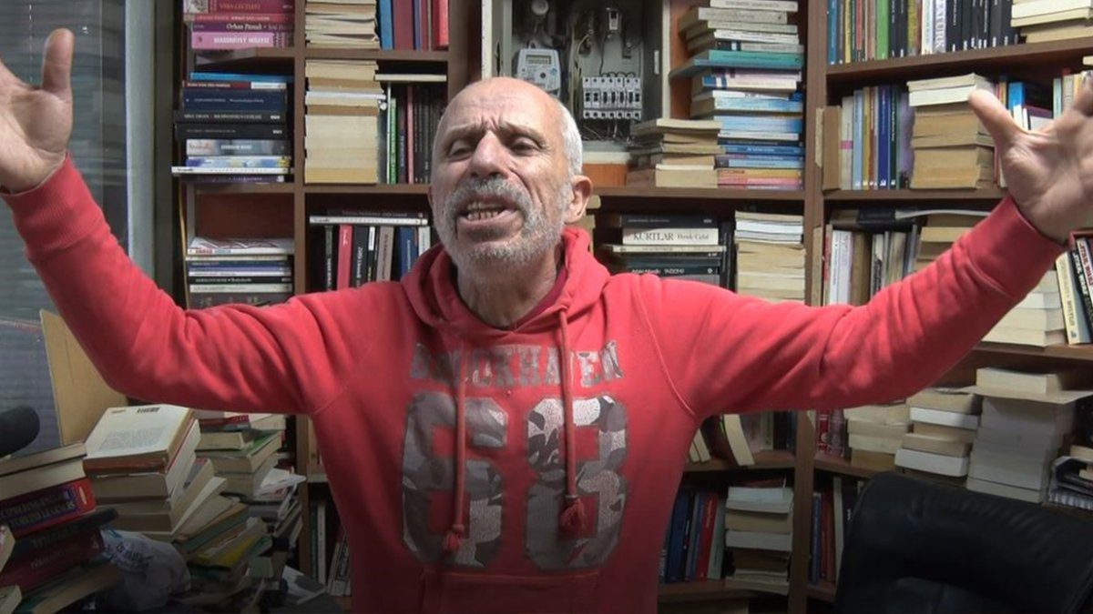 ‘Kitap okumak cahilliktir’ cümlesi ortalığı karıştırmıştı: Sosyal medyayı sallayan sahafın paylaşımı skeç çıktı!