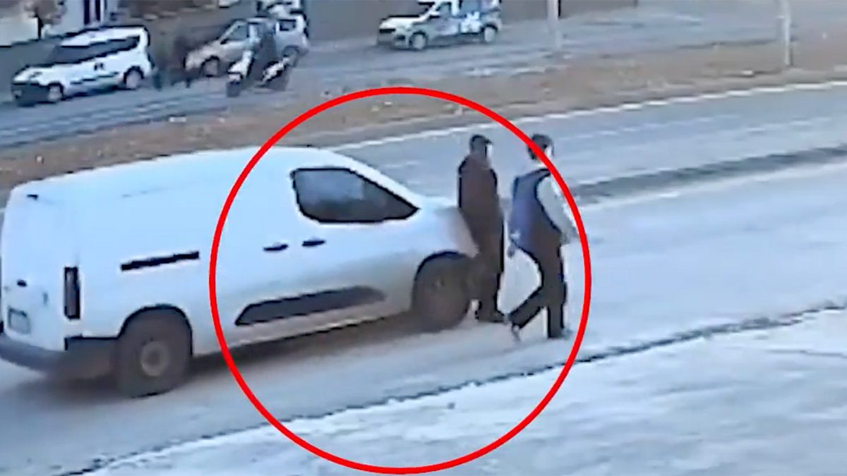 Bakan Yerlikaya ‘İzahı yok’ diyerek paylaştı: Okul yolunda bir çocuğa çarpıp kaçan sürücü yakalandı