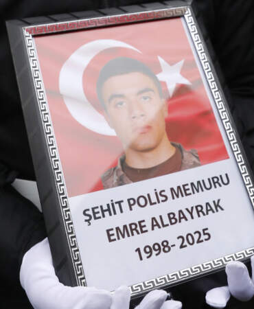 Şehit polis memuru Emre Albayrak memleketi Samsun’da defnedildi