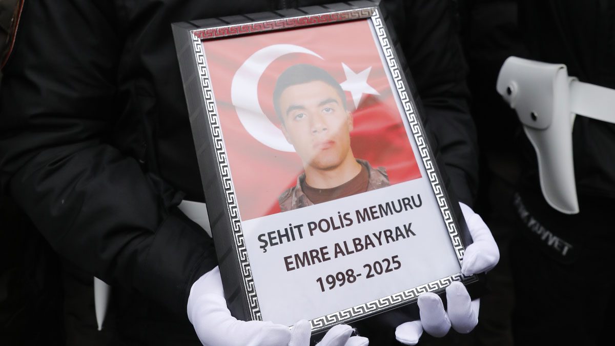 Şehit polis memuru Emre Albayrak memleketi Samsun’da defnedildi